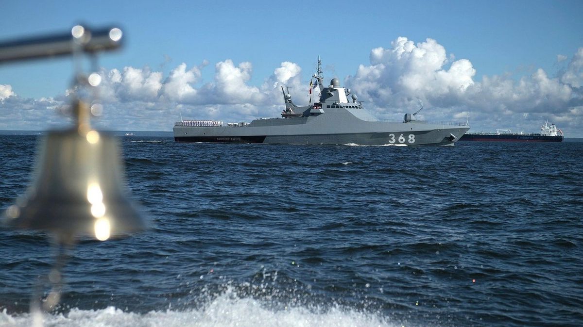 Rusové střelbou zastavili nákladní loď v Černém moři